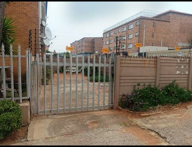 2 BEDROOM TOWNHOUSE FOR SALE IN ALBERTON NORTH